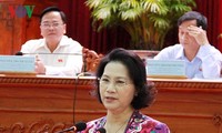 Parlamentspräsidentin Nguyen Thi Kim Ngantrifft Wähler im Kreis Vinh Thanh in Can Tho