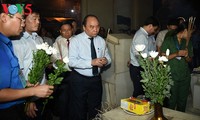 Premierminister Nguyen Xuan Phuc nimmt an Kunstprogramm „Heiliger Dong Loc“ teil