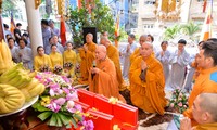 Zahlreiche Bewohner und Buddhisten beteiligen sich am Vu-Lan-Fest