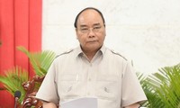 Premierminister Nguyen Xuan Phuc tagt mit Leitung der Provinz Hau Giang