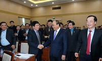 Premierminister Nguyen Xuan Phuc nimmt an der Bilanzkonferenz des Bauministeriums teil