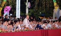 Premierminister Nguyen Xuan Phuc nimmt an Feuerblumenfest 2018 teil