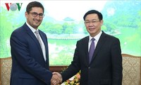 Vizepremierminister Vuong Dinh Hue empfängt Geschäftsträger Chiles in Vietnam