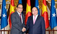 Premierminister Nguyen Xuan Phuc empfängt Parlamentspräsidenten von Mikronesien
