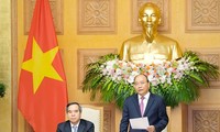 Premierminister Nguyen Xuan Phuc nimmt an Forum und Ausstellung der 4. Industrierevolution teil