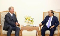 Premierminister Nguyen Xuan Phuc trifft ehemaligen US-Vizepräsident Al Gore