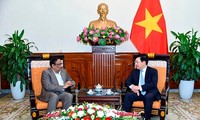 Vizepremierminister, Außenminister Pham Binh Minh trifft Bangladeschs Vizeaußenminister Haque