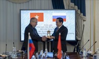 Vorsitzender der Vaterländischen Front Vietnams trifft Vizevorsitzenden des Föderationsrates und Vorsitzenden der KP Russlands