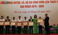 Vizepremierminister Vuong Dinh Hue lobt Kreise, Gemeinden und Familien für Armutsminderung