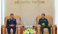 Generalstabschef der vietnamesischen Armee trifft Oberbefehlshaber der Königlich Thailändischen Luftstreitkräfte