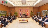 Parlamentspräsidentin Nguyen Thi Kim Ngan trifft Vizesenatspräsidenten Kambodschas Tep Ngorn