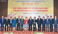 Premierminister Nguyen Xuan Phuc trifft große Investoren in Nghe An