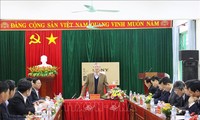 Vertreter des KPV-Sekretariats besucht Hoa Binh