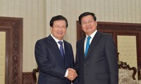 Vizepremierminister Trinh Dinh Dung trifft Premierminister und Parlamentspräsidentin Laos