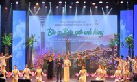 Kunstprogramm „Lieder über Grenzen“ im Theater der „Stimme Vietnams“