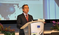 Leiter des KPV-Wirtschaftskomitees Nguyen Van Binh nimmt am EU-Asien-Konnektivitätsforum teil