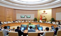 Premierminister Nguyen Xuan Phuc leitet die Regierungssitzung für Oktober