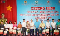 Premierminister Nguyen Xuan Phuc nimmt an Feier zum Tetfest in Vinh Long teil