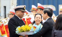 Schiff HMS Enterprise der britischen Royal Navy besucht Hai Phong