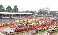 Angehörige der Volksgruppe der Khmer und das Ngo-Bootsrennen 2020