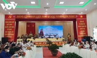 Diskussion über die Eröffnung des Ho-Chi-Minh-Pfads im Meer und Entwicklung von Ben Tre nach Osten