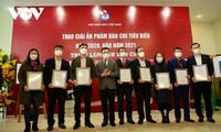 Preisverleihung für vorbildliche Presseausgaben und den Fotowettbewerb „Vietnam 2020“