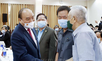 Staatspräsident trifft hochrangige Beamte im Ruhestand in Zentralvietnam
