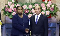 Staatspräsident Nguyen Xuan Phuc empfängt die mosambikanische Parlamentspräsidentin Esperança Bias