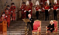 König Charles III. hält seine Antrittsrede vor dem Parlament