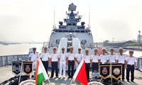 Schiff der Marine-Brigade 167 Vietnams führt eine gemeinsame Übung mit der indischen Marine