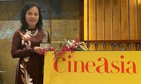 Dr. Ngo Phuong Lan bekommt den Preis „Educator of the Year“ von Film Expo Group