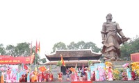 Den Sieg in Ngoc Hoi-Dong Da gefeiert