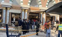 Hunderte Tote und Verletzte bei Bombenanschlag auf Moschee in Pakistan