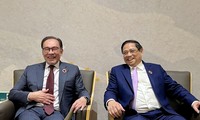 Premierminister Pham Minh Chinh trifft ASEAN-Spitzenpolitiker