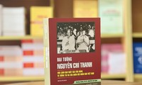 Ein Buch über große Verdienste von General Nguyen Chi Thanh