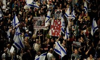 Zehntausende Menschen demonstrieren in Tel Aviv gegen israelische Regierung