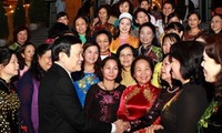 Presiden Truong Tan Sang melakukan pertemuan dengan rombongan anggota MN wanita angkatan ke-13