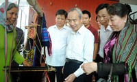 Ketua Pengurus Besar Front Tanah Air Vietnam menerima Rombongan etnis Cham-pa