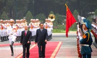 Media massa di Laos memuji kunjungan Sekjen, Presiden Laos di Vietnam