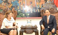 Deputi PM Nguyen Xuan Phuc menerima Menteri Perdagangan dan Investasi Denmark