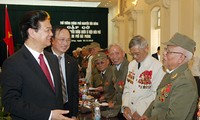 PM Nguyen Tan Dung menerima wakil prajurit Dien Bien Phu di kota Hai Phong