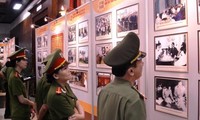 Pameran “Presiden Ho Chi Minh dengan pasukan Keamanan Publik Rakyat”