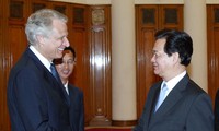 PM Vietnam Nguyen Tan Dung menerima mantan PM Perancis, Dominique de Villepin