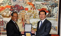 Menteri Keamanan Publik Vietnam, Tran Dai Quang menerima tamu internasional