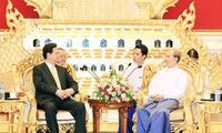 PM Vietnam, Nguyen Tan Dung mengakhiri kehadirannya pada Forum Ekonomi Dunia tentang Asia Timur 2013