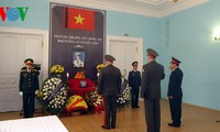 Kedutaan Besar Vietnam di luar negeri mengadakan upacara berziarah kepada Almarhum Jenderal Vo Nguyen Giap