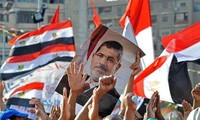 Mesir: Demonstrasi-demonstrasi yang mahasiswa yang mendukung Morsi meluas.