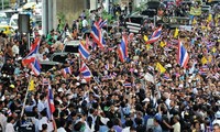  Thailand: faksi oposisi melakukan demonstrasi untuk menentang Rancangan Undang-Undang Amnesti