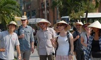 Memberikan jaminan secara kondusif bagi orang asing untuk berwisata, berbisnis dan bermukim di Vietnam