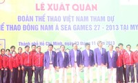 Upacara pemberangkatan kontingen olahraga Vietnam untuk menghadiri SEA Games 27 di kota Ho Chi Minh